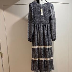 Elegant Blue Long-Sleeve Dress